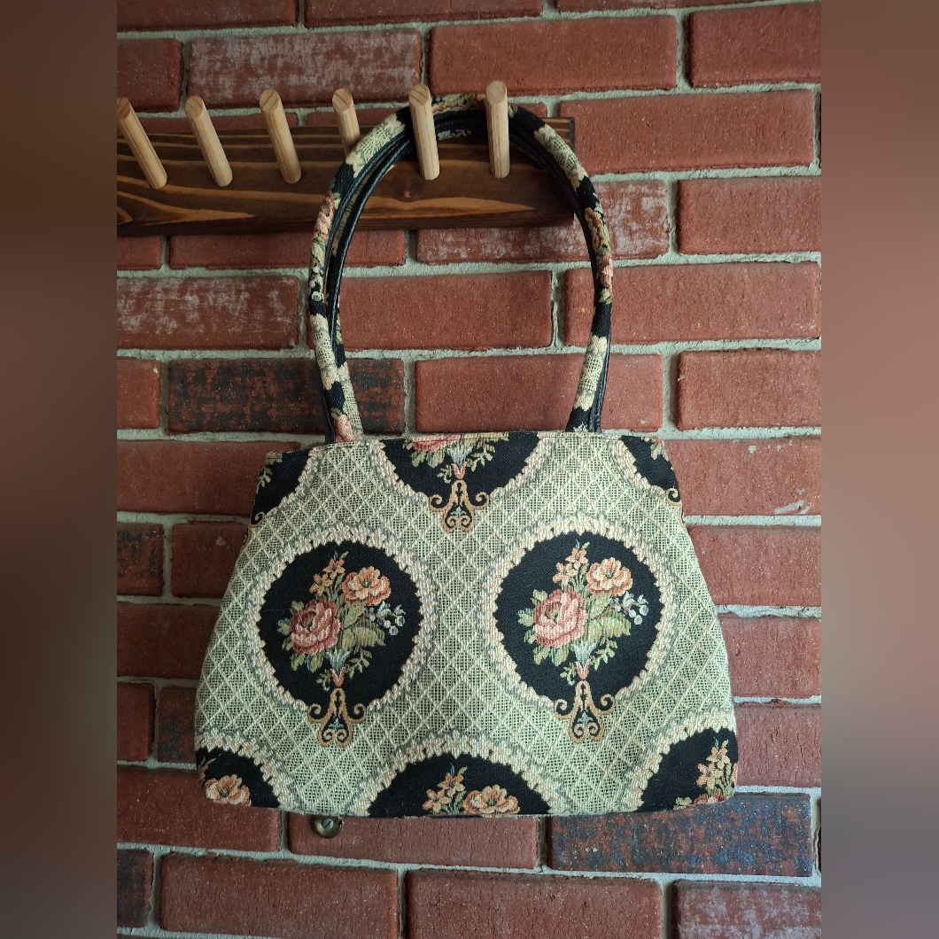 Vintage Floral Tapestry Shoulder Bag Floral Tapestry Design Inner Zip